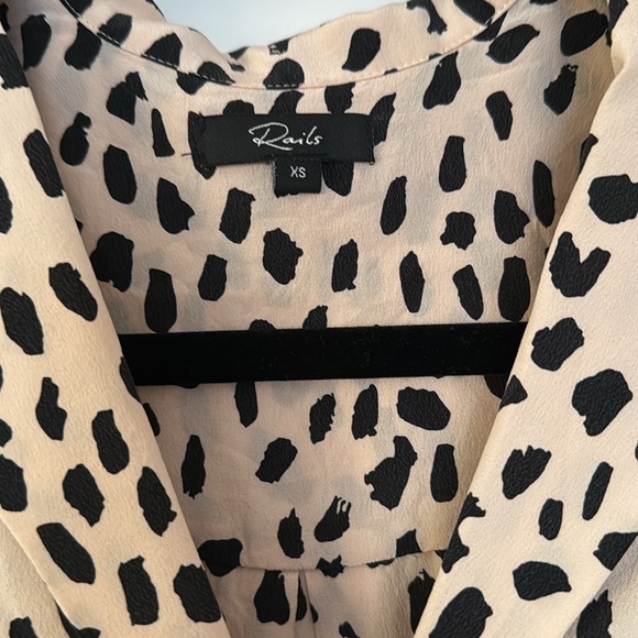 Rails Ellis Blush Leopard Print long sleeve button down Blouse size XS - Picture 3 of 5